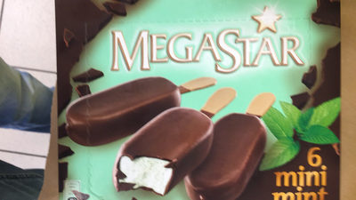Crèmeglacée À La Mente Enrobée De Chocolat